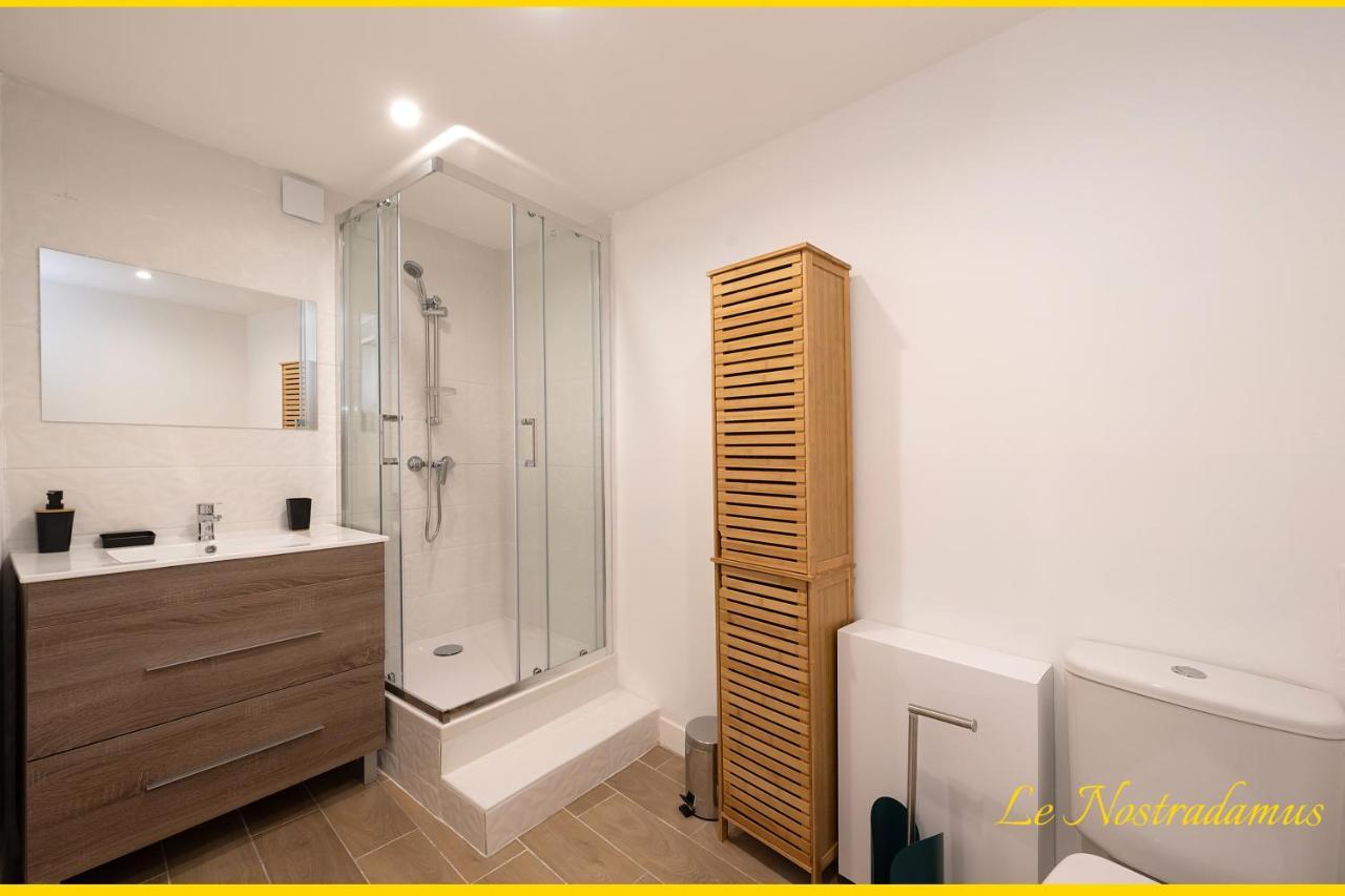 Le Nostradamus - Magnifique Appartement Cours Principal Plein Centre Avec Parking 살롱드프로방스 외부 사진