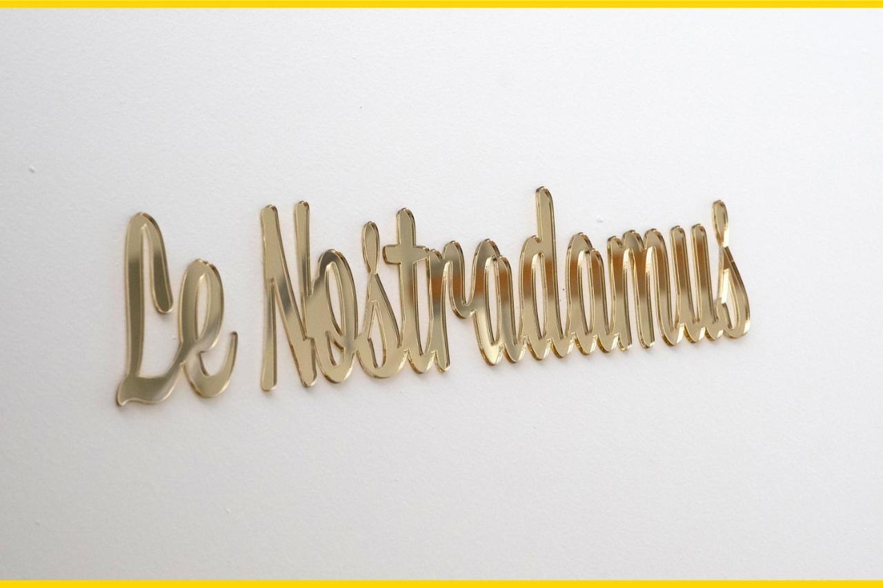 Le Nostradamus - Magnifique Appartement Cours Principal Plein Centre Avec Parking 살롱드프로방스 외부 사진