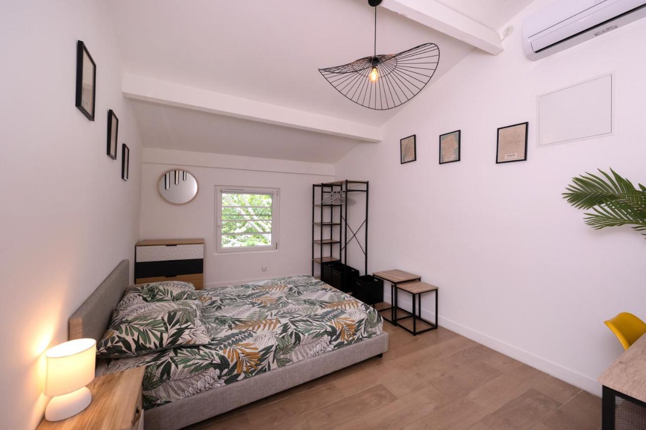 Le Nostradamus - Magnifique Appartement Cours Principal Plein Centre Avec Parking 살롱드프로방스 외부 사진