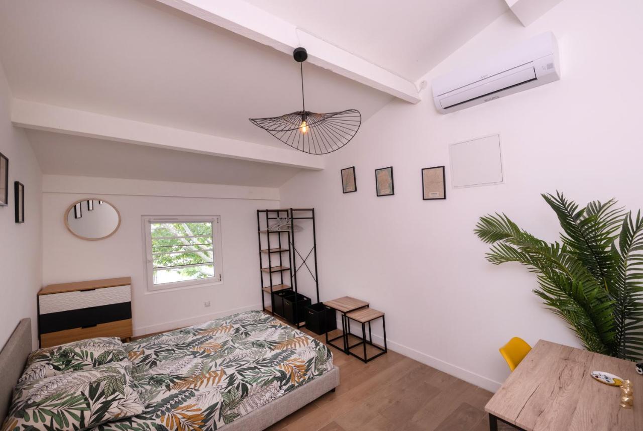 Le Nostradamus - Magnifique Appartement Cours Principal Plein Centre Avec Parking 살롱드프로방스 외부 사진