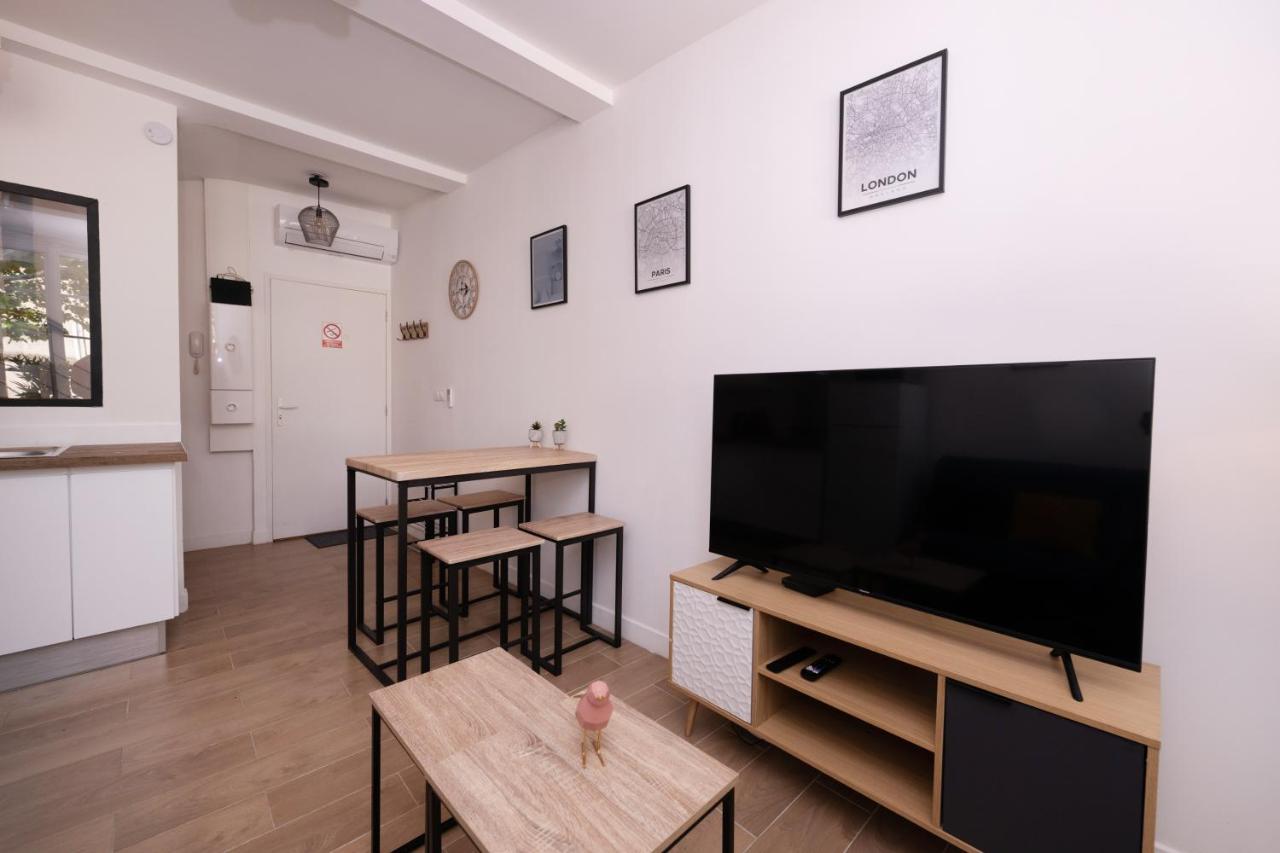 Le Nostradamus - Magnifique Appartement Cours Principal Plein Centre Avec Parking 살롱드프로방스 외부 사진